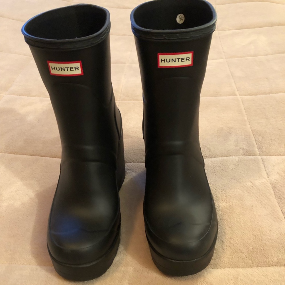 Hunter size 7 rubber boots